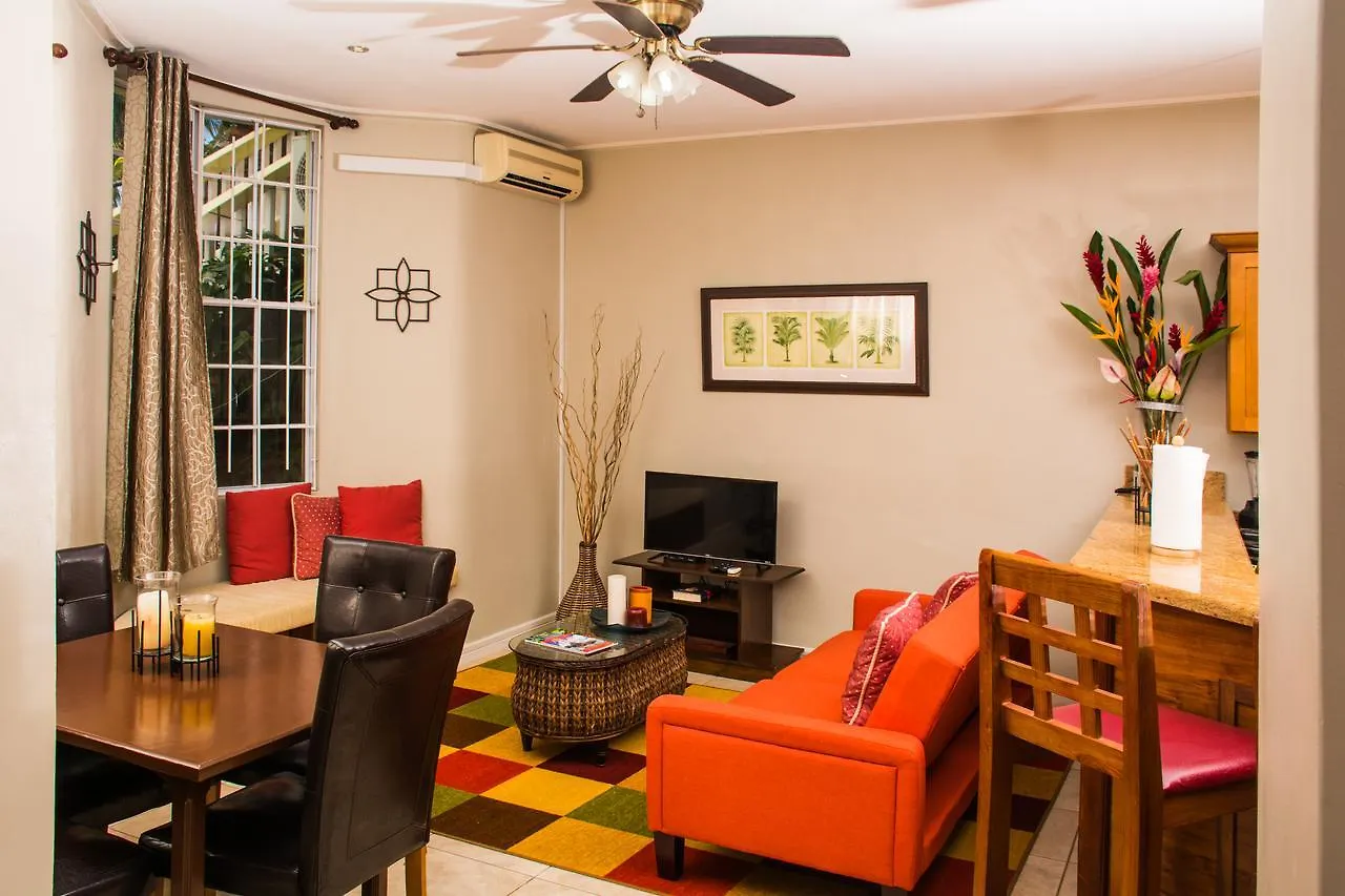 Heavenly Suites La Feuillet Apartment
