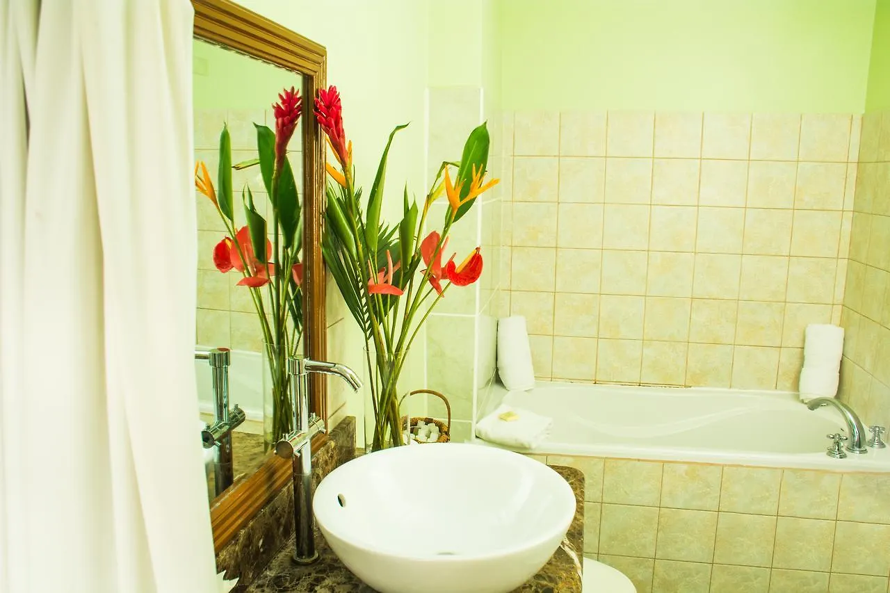 Heavenly Suites La Feuillet Apartment